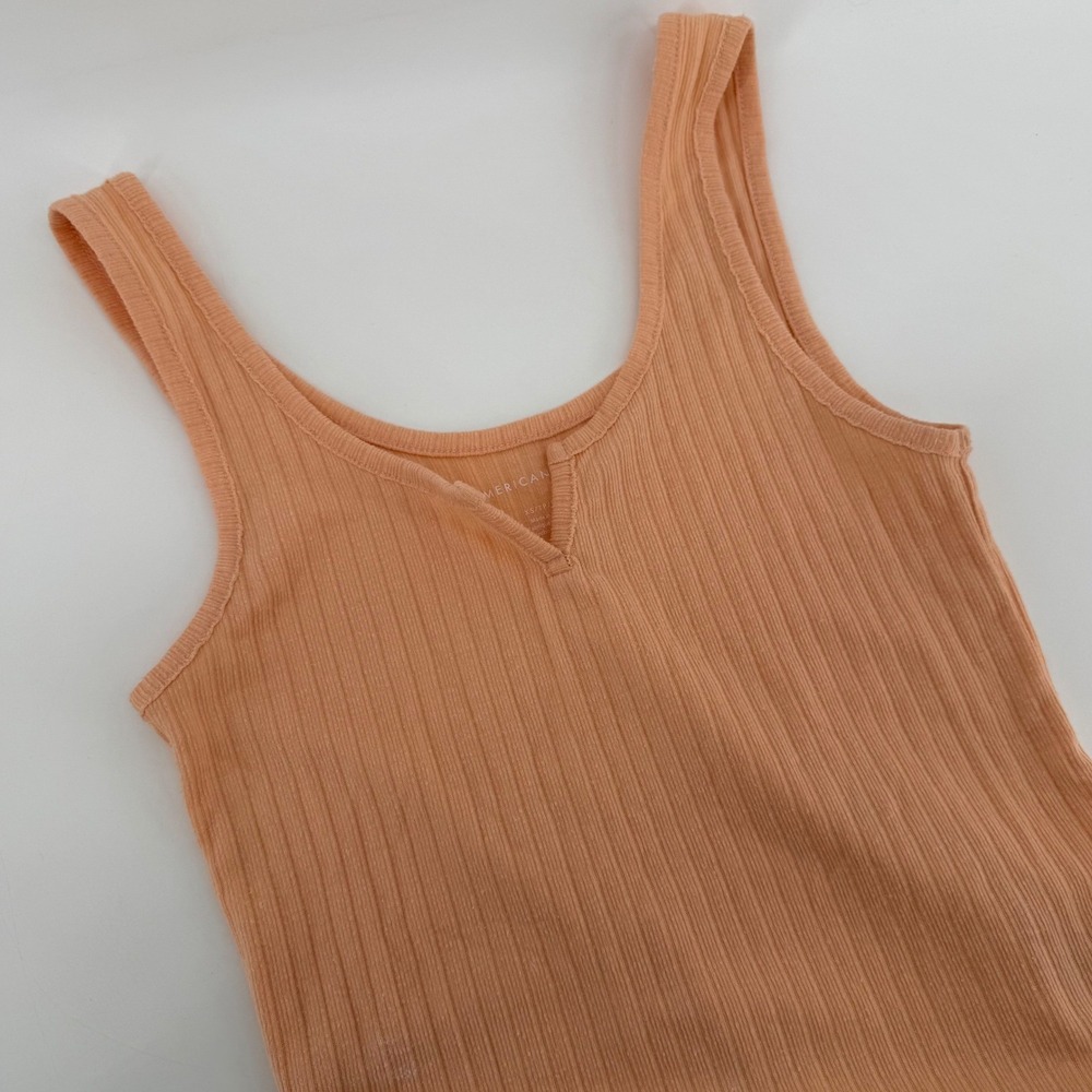 Americanโ Eagle Peach Ribbed Notched V-Neck Tank Top XS Sleeveless Cropped Solid